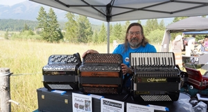 Open air accordion display